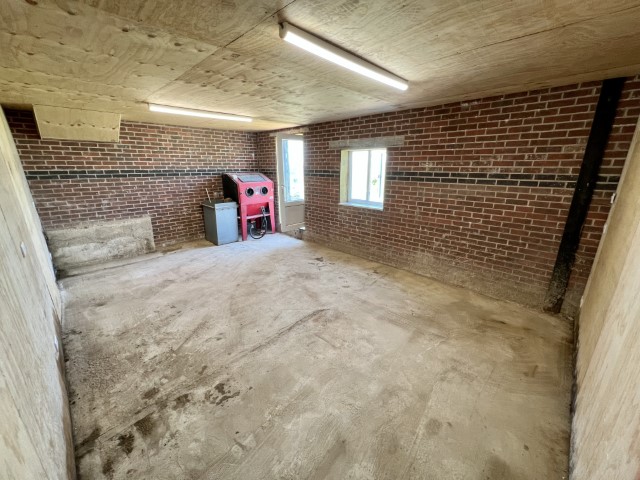 Studio to let in Peak Dale